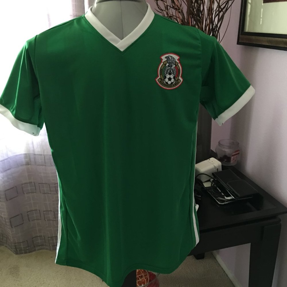 Vintage Mexico Soccer Jersey and Shorts fútbol